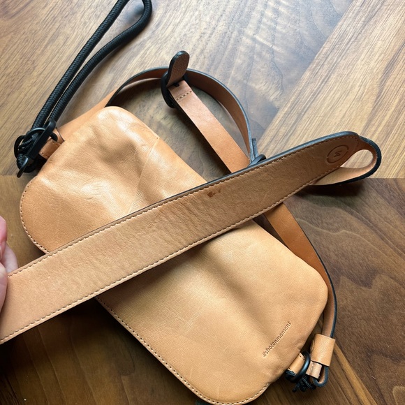 Moment Leather Crossbody Wallet - Picture 6 of 10